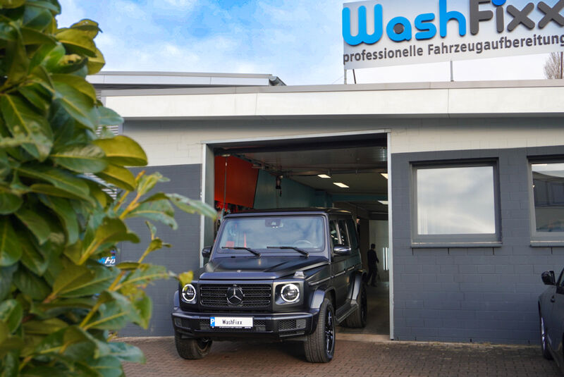 Mercedes G-Klasse bei der Fahrzeugannahme vor der WashFixx Halle in Lüneburg